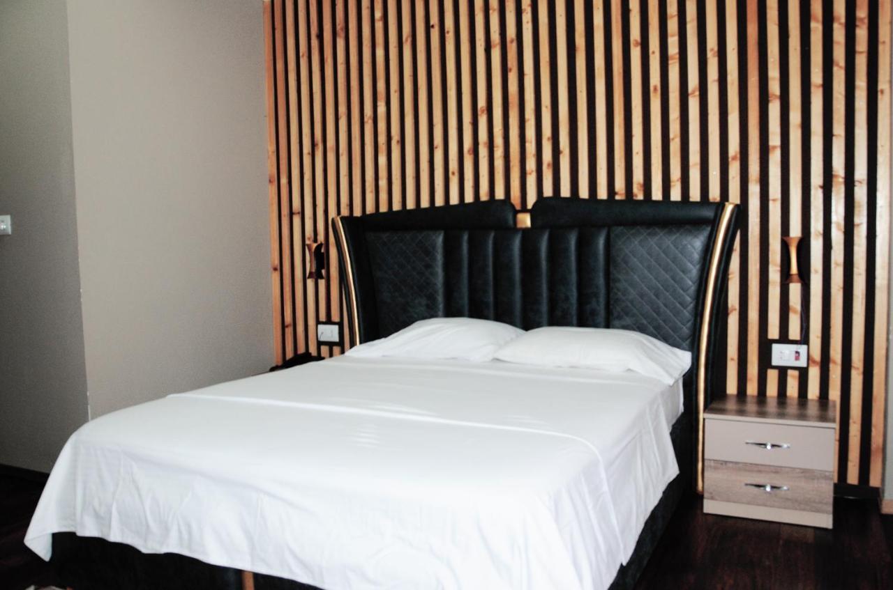 One Hotell Tiranë