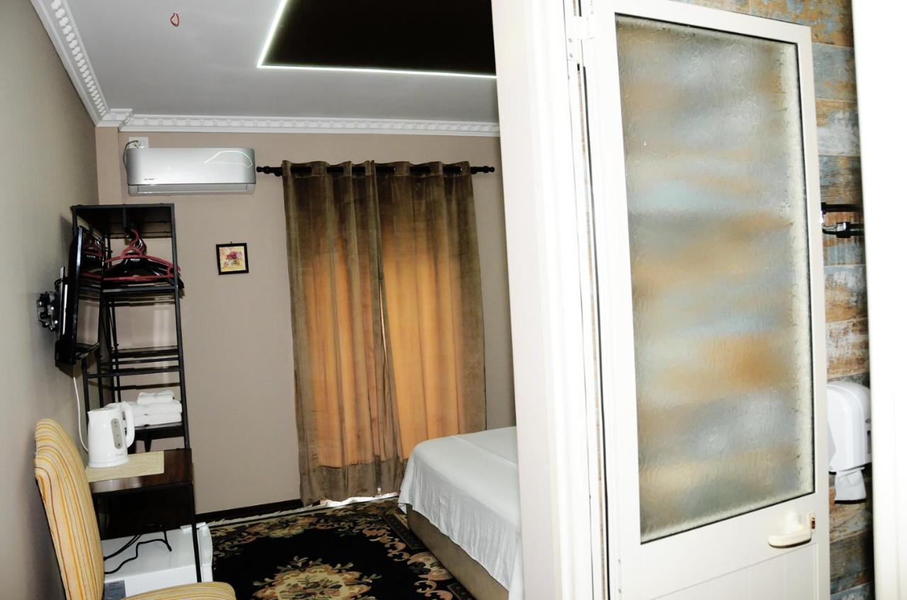 One 2* Tiranë